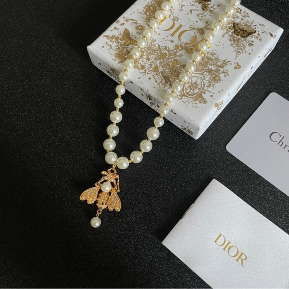 Dior necklace, dazzling